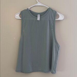 SPANX Go Lightly Cropped Tank Top in Sea Salt Green size Medium